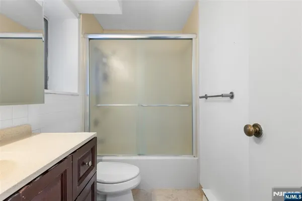 $319,999 | 235 Prospect Avenue, Unit 2B, Hackensack, NJ 07601