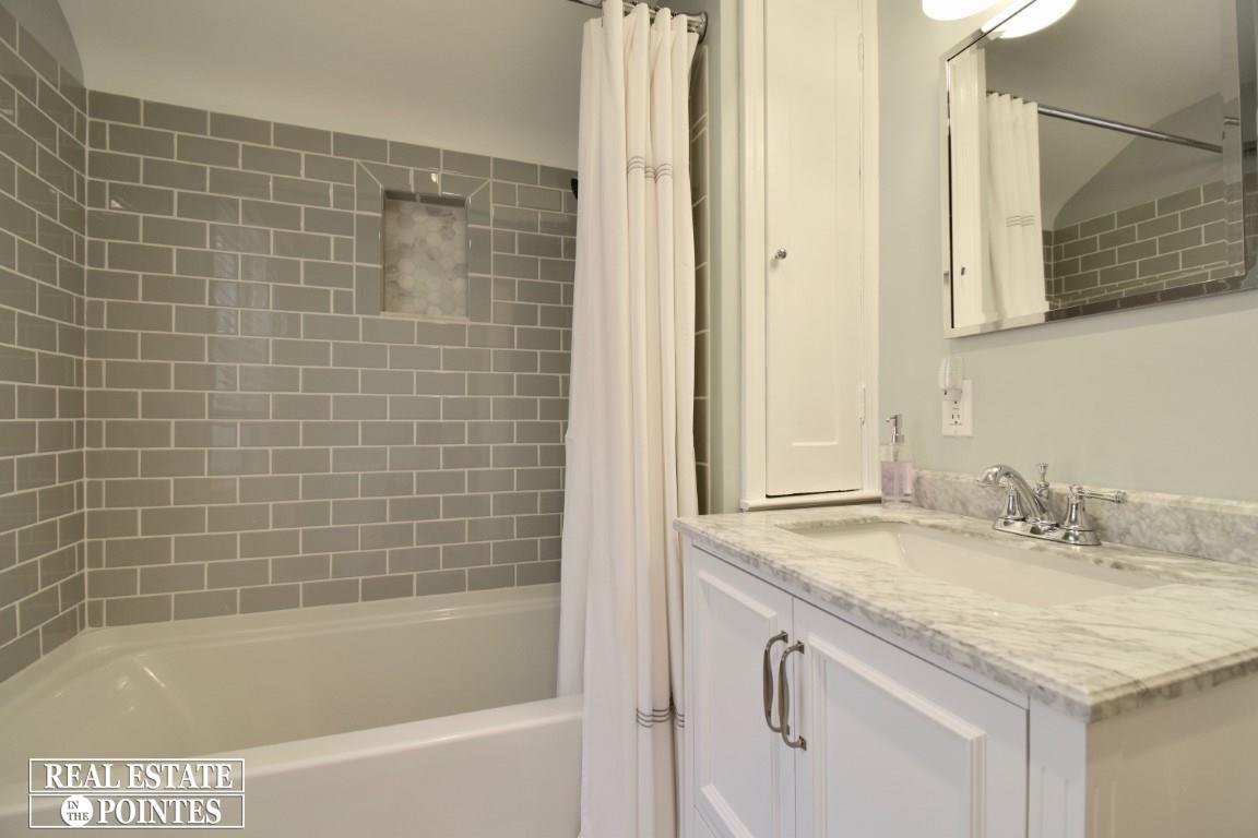 273 Merriweather Road Grosse Pointe Farms, MI 48236 - Photo 25 of 34