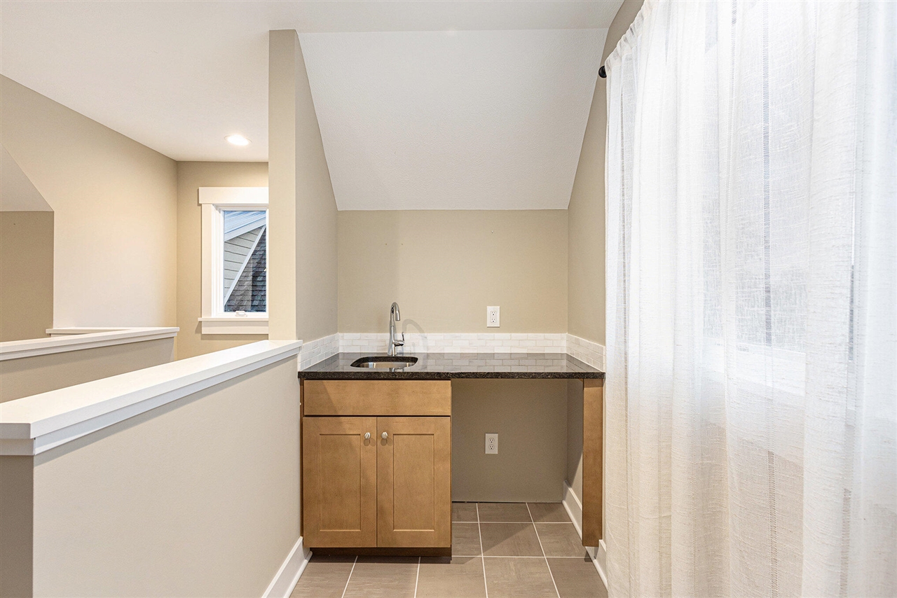 920 West Savidge Street, Unit 2 Spring Lake, MI 49456 - Photo 25 of 37