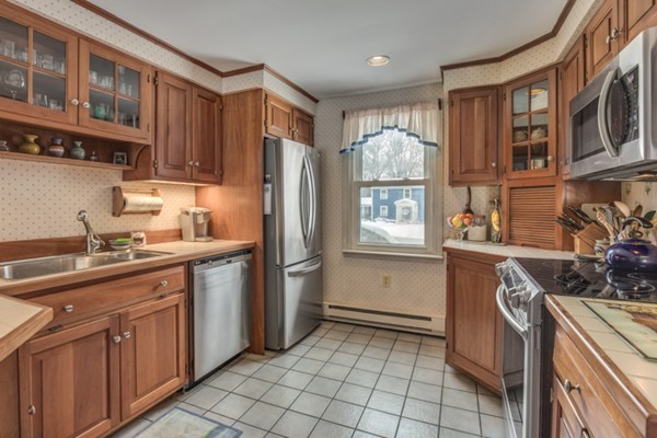 28 Burnham Road Wenham, MA 01984 - Photo 4 of 30 Gallery Image 4