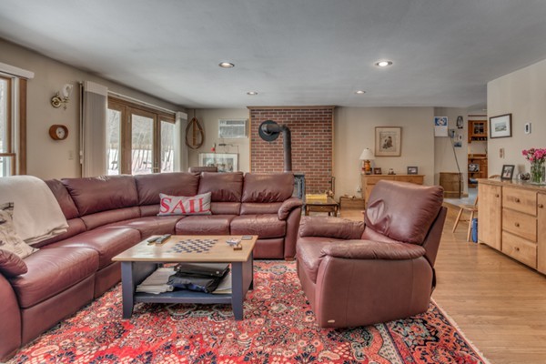 28 Burnham Road Wenham, MA 01984 - Photo 7 of 30 Gallery Image 7