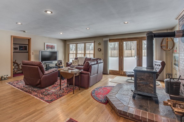 28 Burnham Road Wenham, MA 01984 - Photo 10 of 30 Gallery Image 10