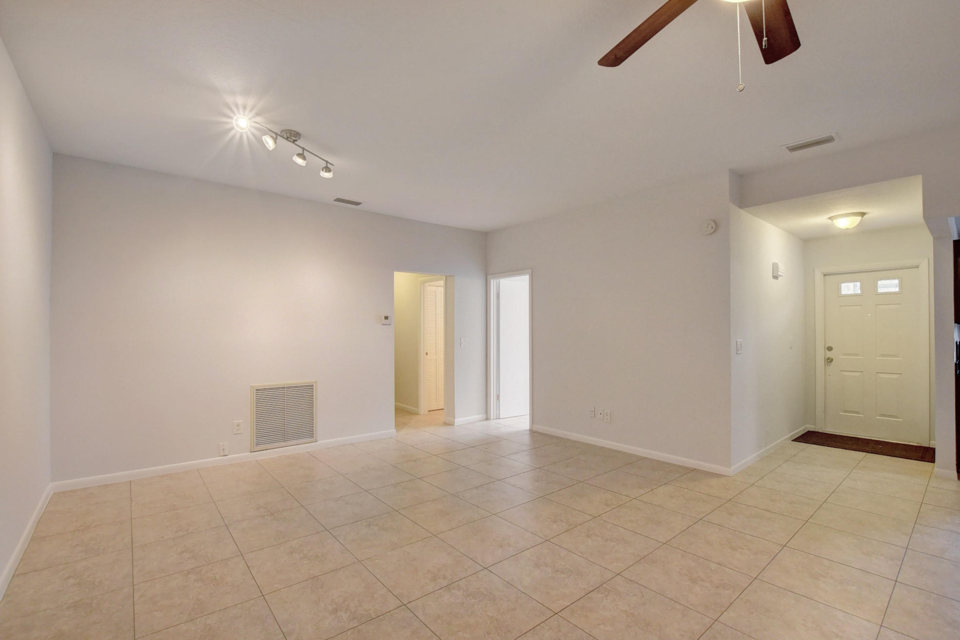 352 Southwest 27th Avenue Delray Beach, FL 33445 - Photo 8 of 41 18_dsc_9668_69_70_71_72