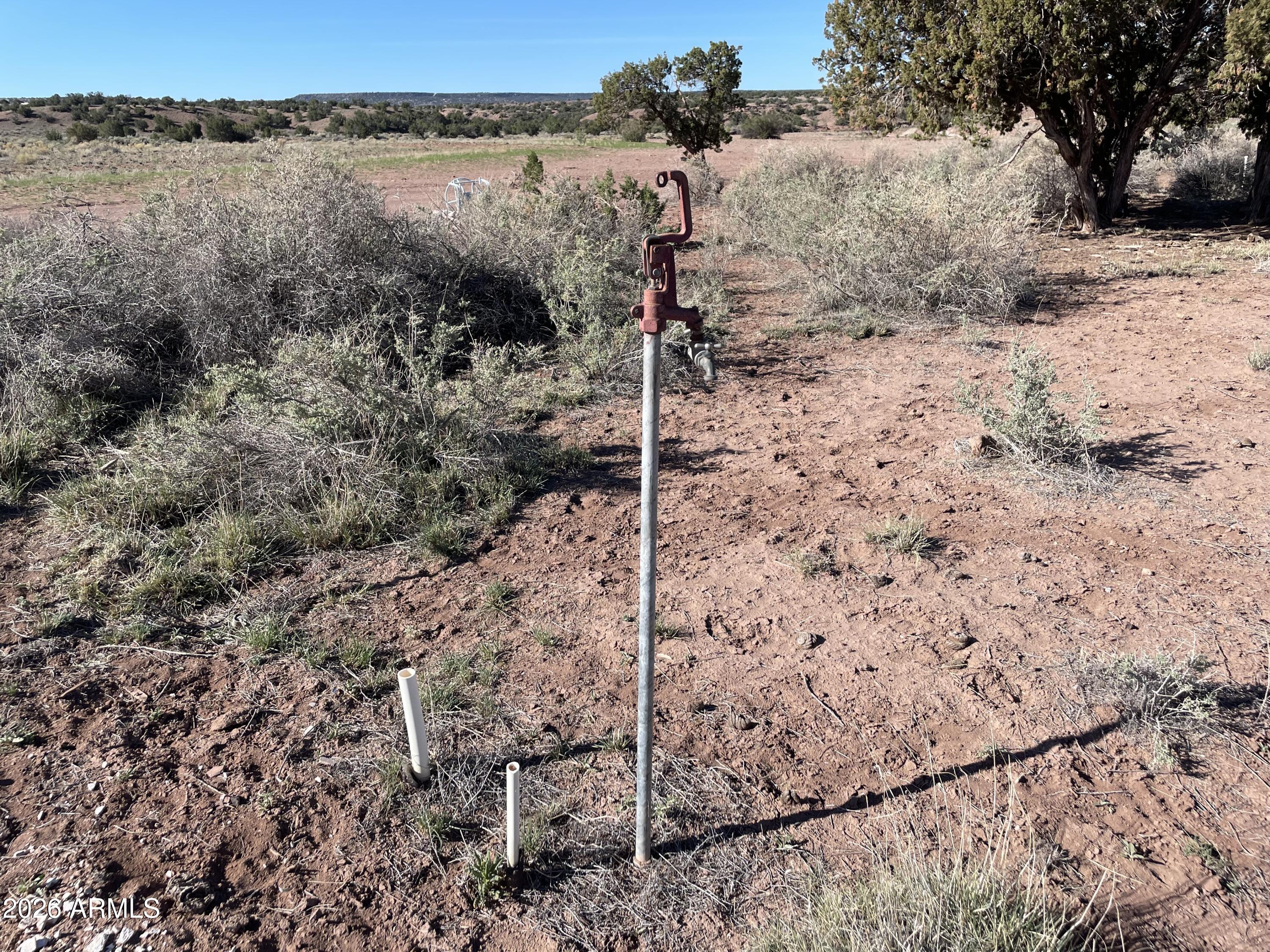 134 County Rd N6404, Unit 162 St. Johns, AZ 85936 - Photo 10 of 13 a view of a dry yard with wooden fence
