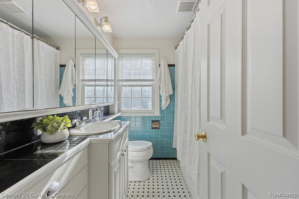 427 Maison Road Grosse Pointe, MI 48236 - Photo 20 of 37