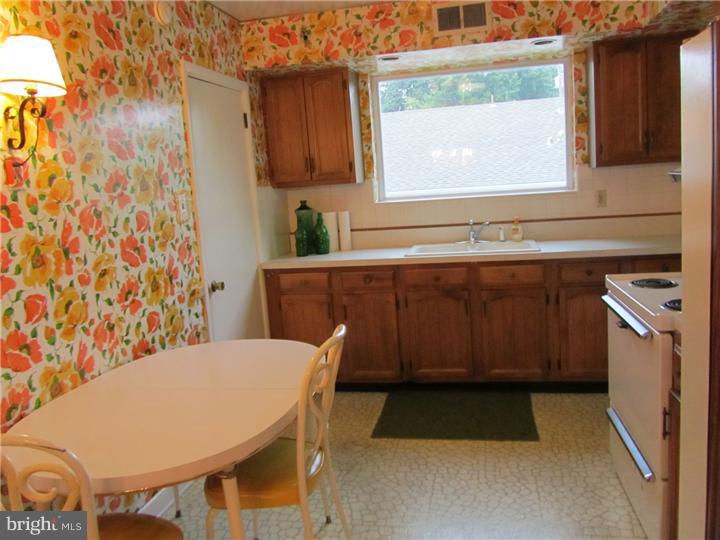 8014 Hammond Road Cheltenham, PA 19012 - Photo 19 of 25 Kitchen