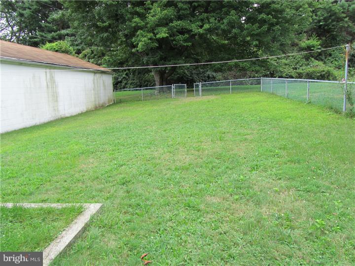 8014 Hammond Road Cheltenham, PA 19012 - Photo 24 of 25 Back Yard