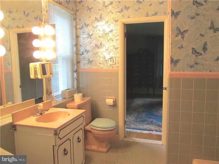 8014 Hammond Road Cheltenham, PA 19012 - Photo 7 of 25 Bathroom
