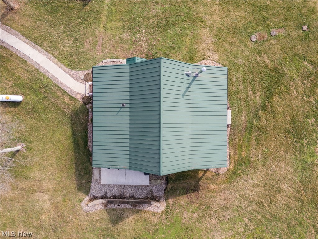 2210 Scroll Road Southwest Carrollton, OH 44615 - Photo 37 of 48