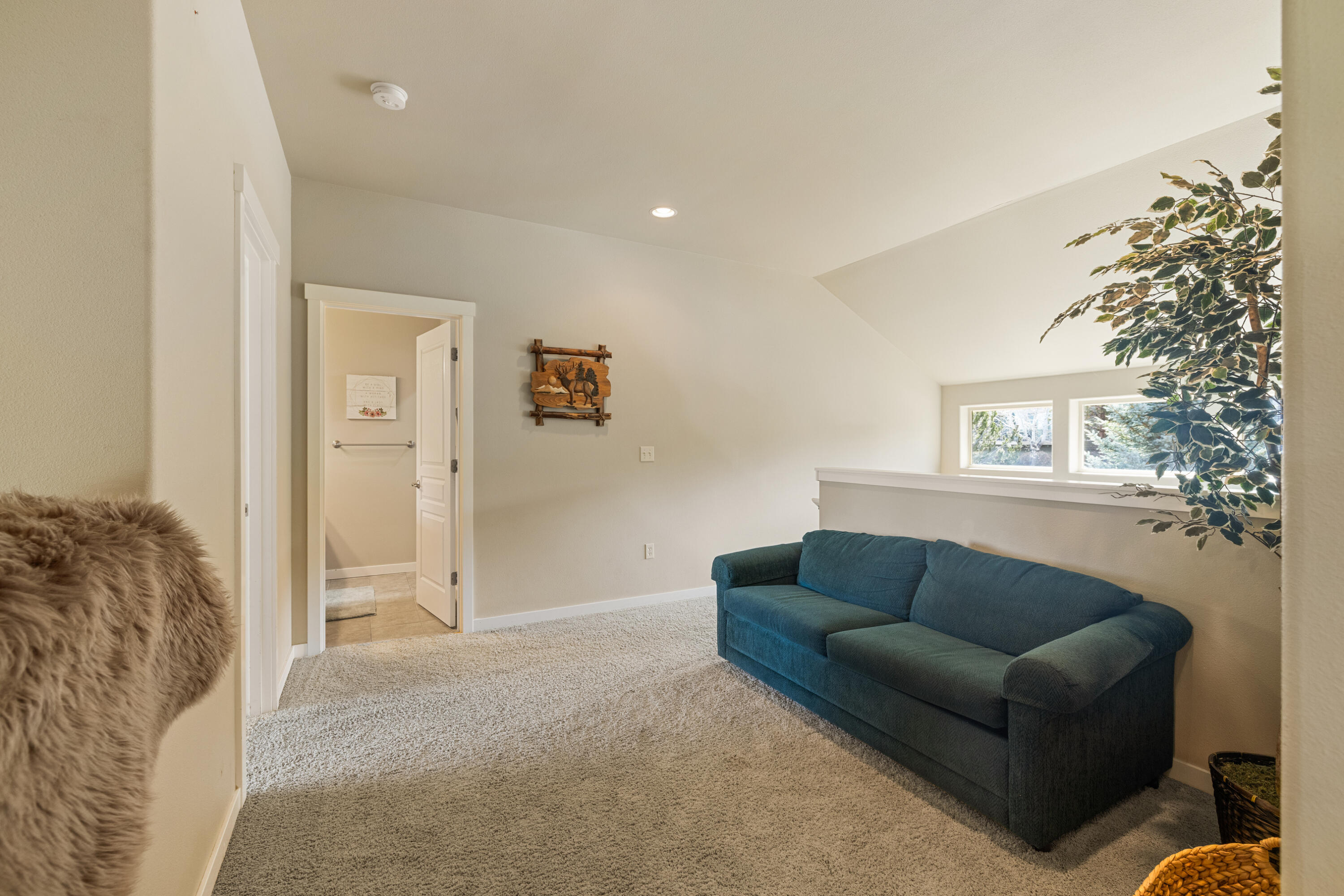10674 Village Loop Redmond, OR 97756 - Photo 19 of 28 Second floor loft