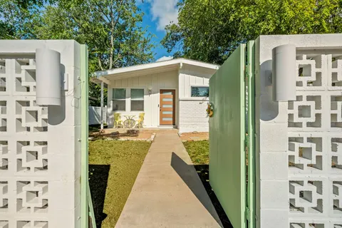 a view of a entryway front of house