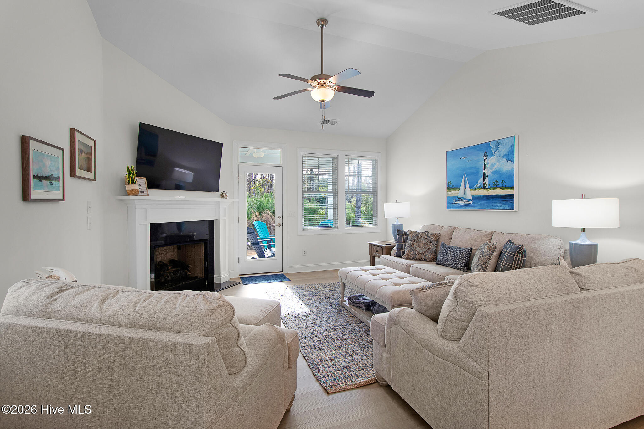 134 Freedom Park Road Beaufort, NC 28516 - Photo 5 of 45 Living Room