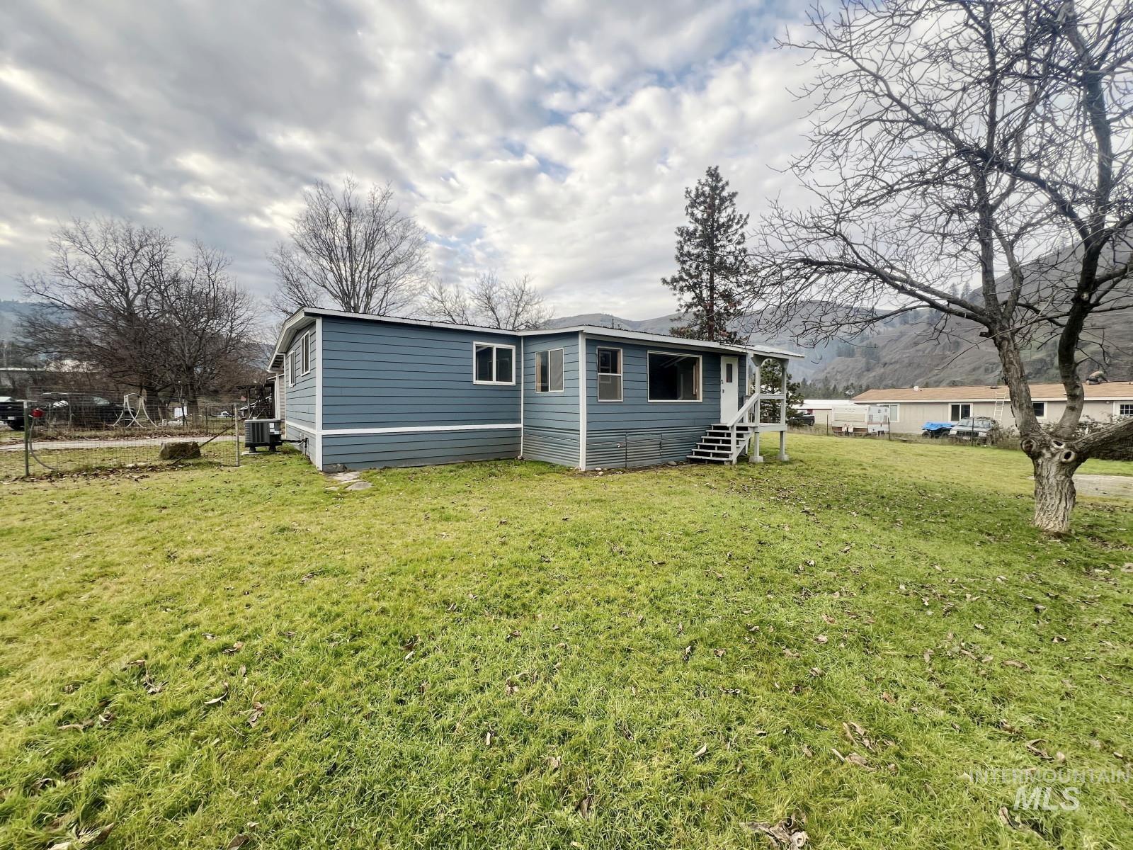 614 Pine Avenue Kooskia, ID 83539 - Photo 25 of 27 View of front facade featuring a front yard