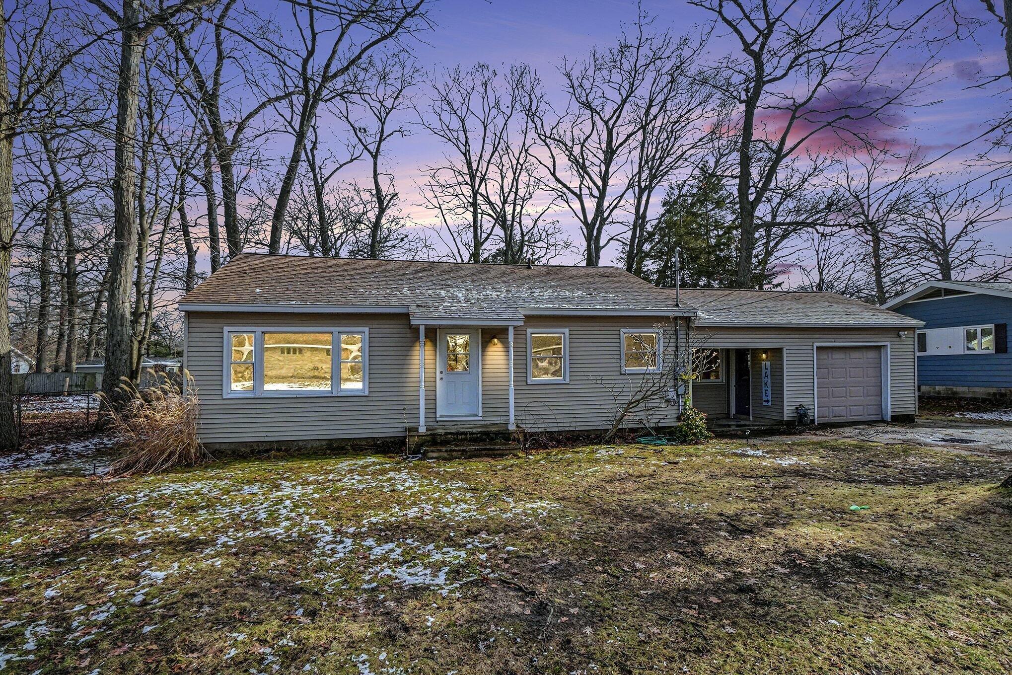 1504 Sunview Street Muskegon, MI 49445 - Photo 2 of 27 004_file_1482