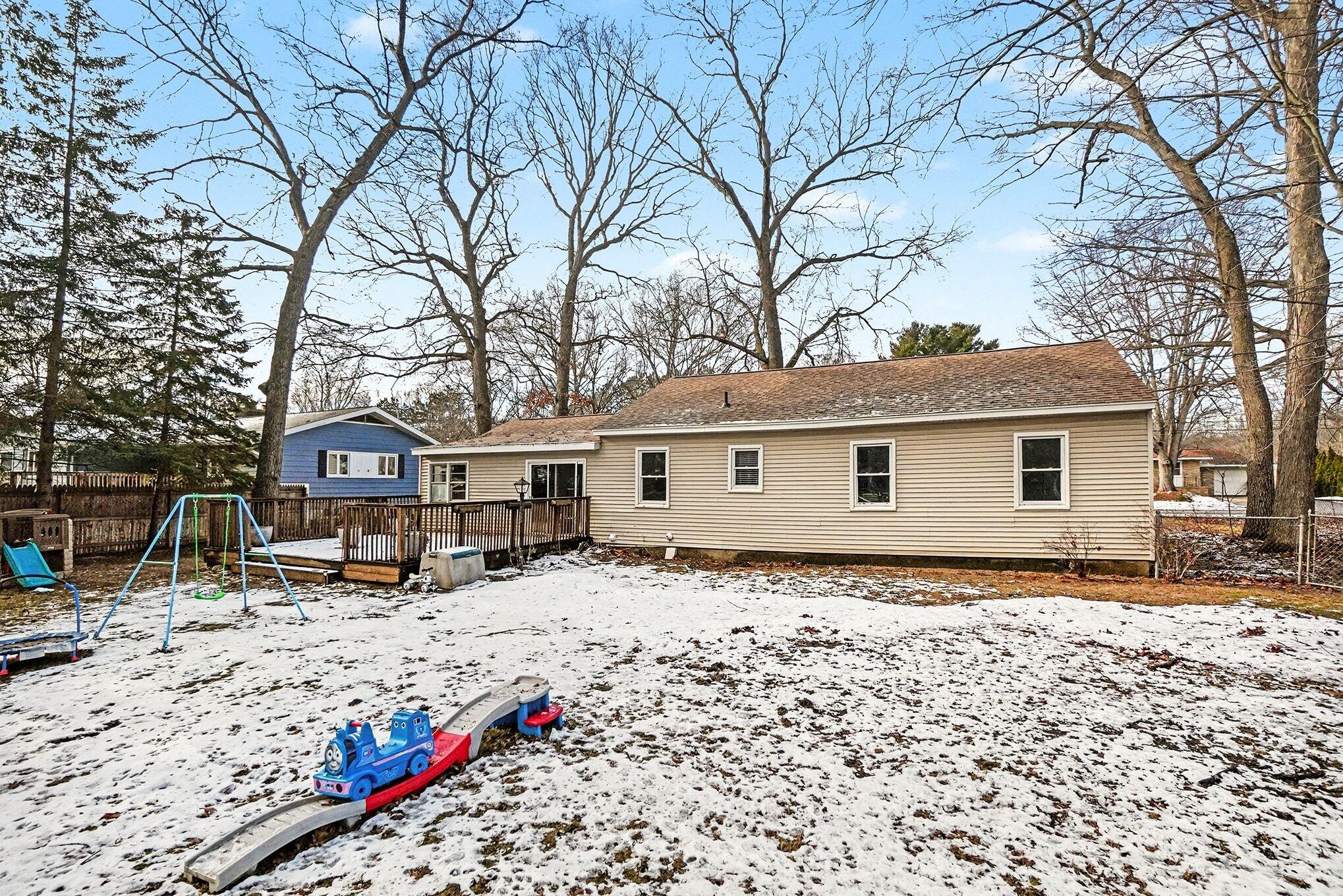 1504 Sunview Street Muskegon, MI 49445 - Photo 27 of 27 012_file_6468