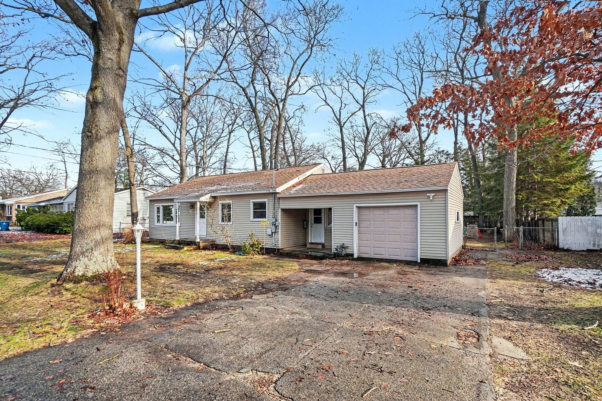 1504 Sunview Street Muskegon, MI 49445 - Photo 5 of 27 006_file_9789