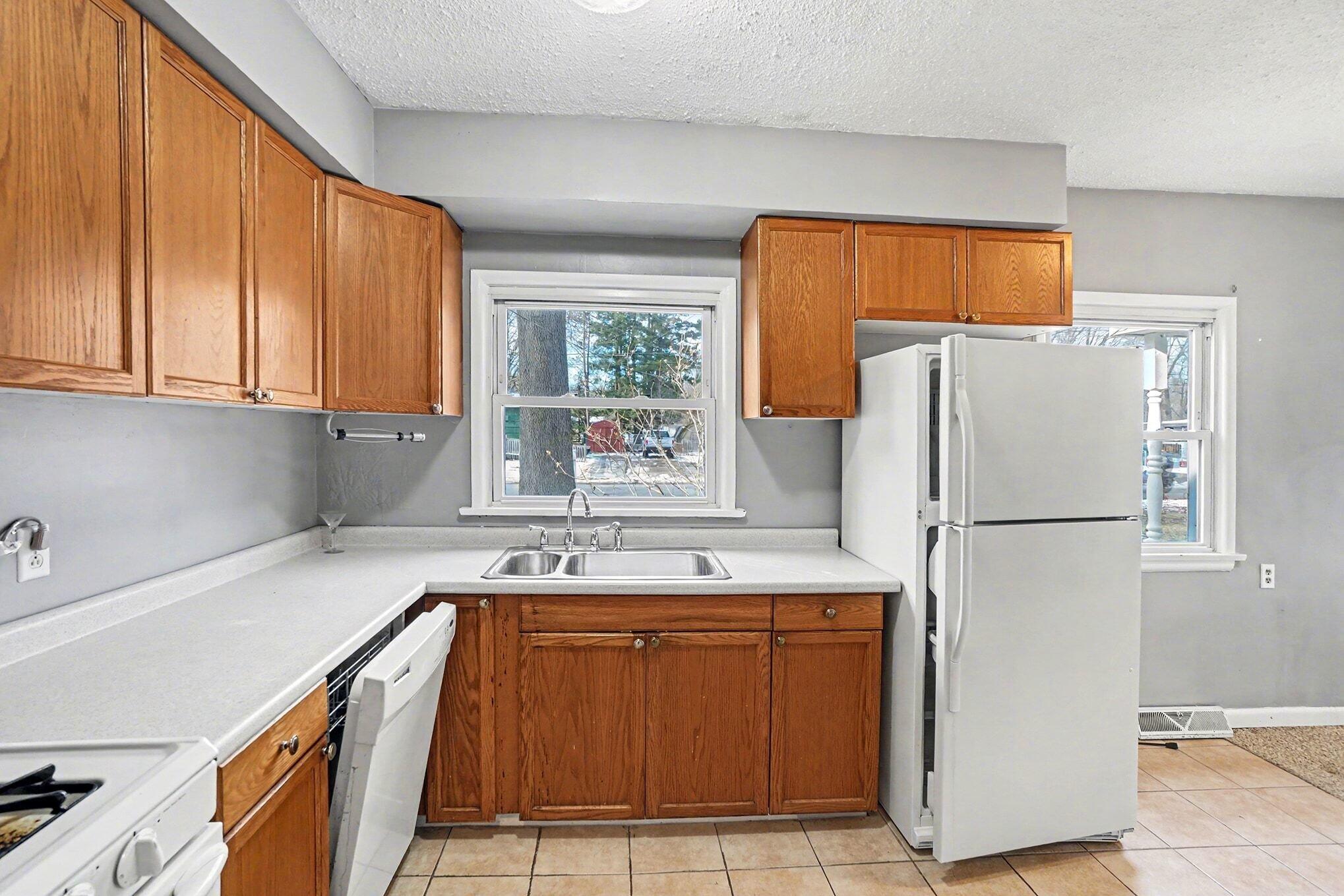 1504 Sunview Street Muskegon, MI 49445 - Photo 6 of 27 017_file_3637