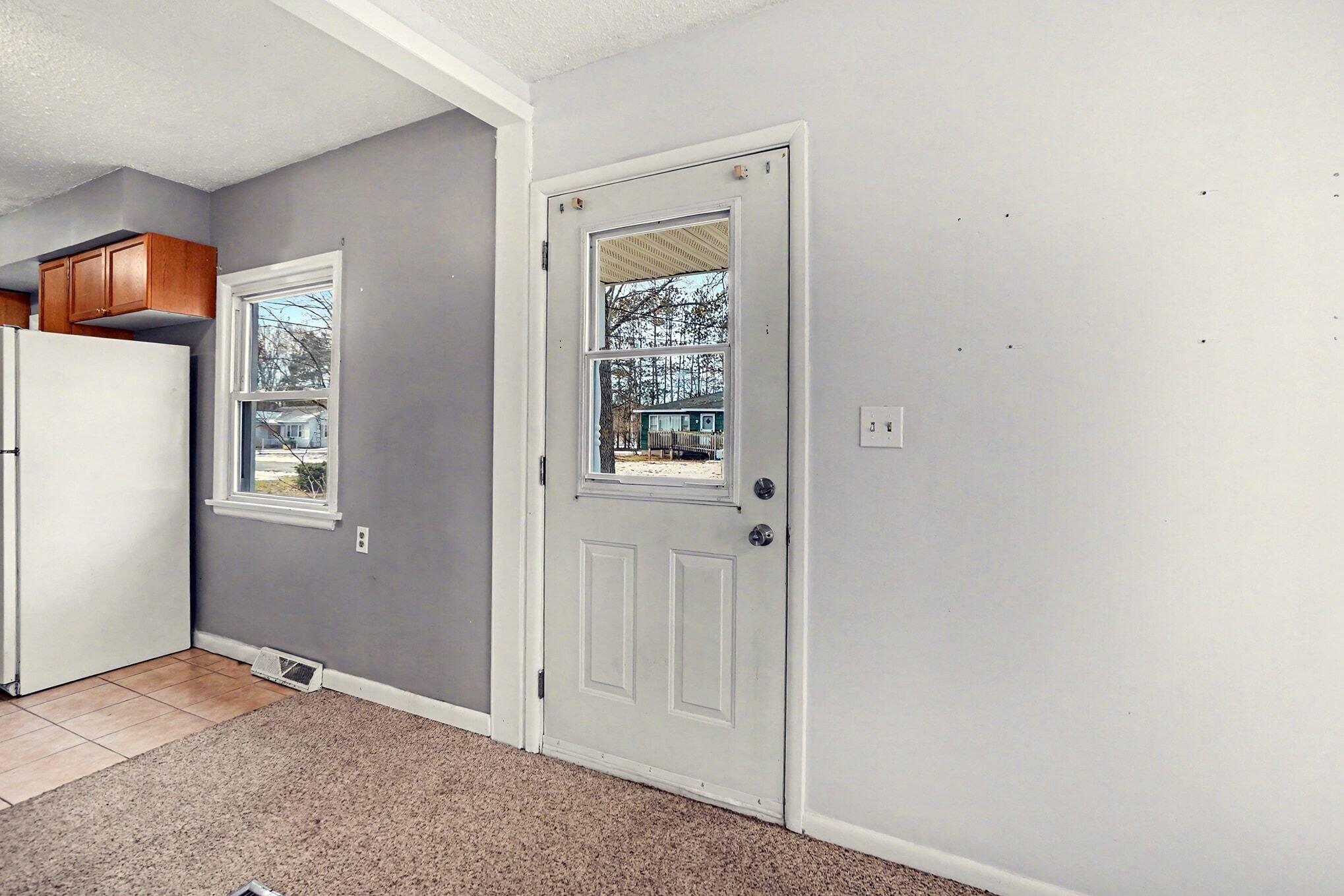 1504 Sunview Street Muskegon, MI 49445 - Photo 9 of 27 021_file_4692