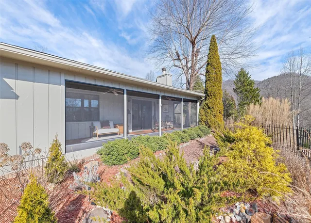 $309,900 | 12 Willow View Drive, Franklin, NC 28734