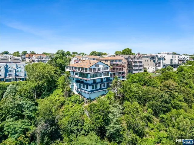 a view of a large building with a big yard