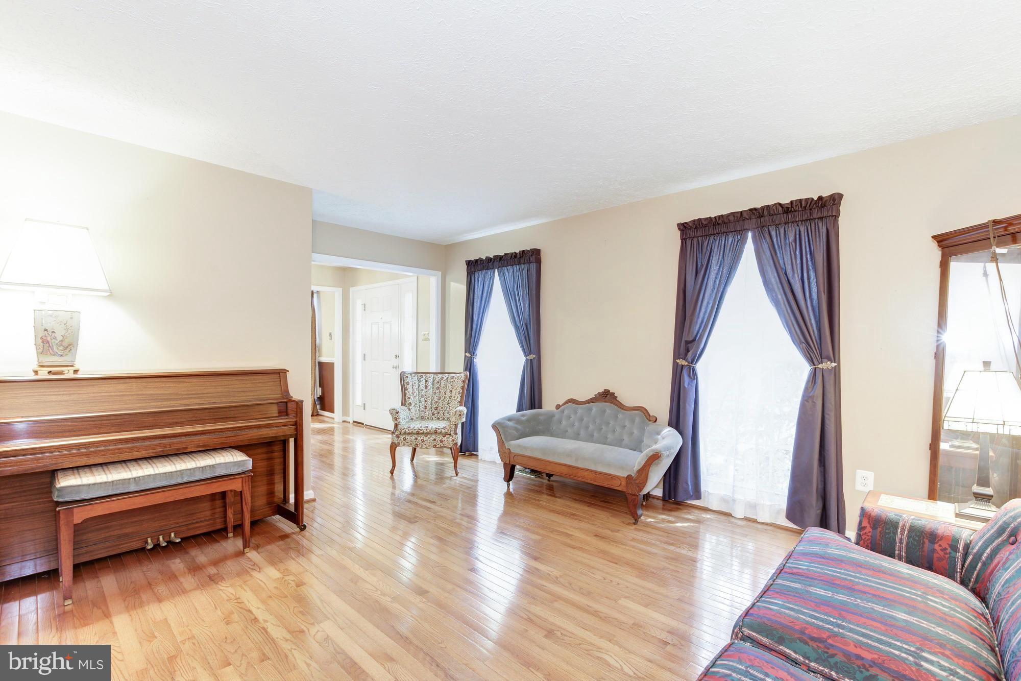 6114 Samuel Road New Market, MD 21774 - Photo 4 of 30 Living Room