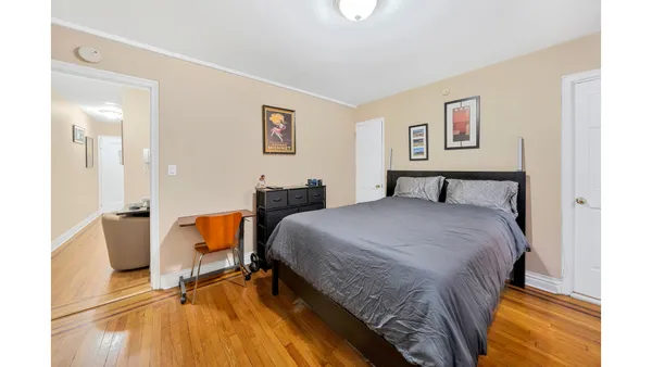 $335,000 | 142 East 49th Street, Unit 3D | Midtown East
