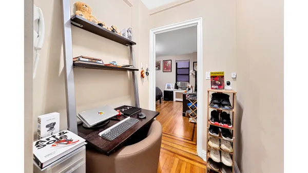 $335,000 | 142 East 49th Street, Unit 3D | Midtown East