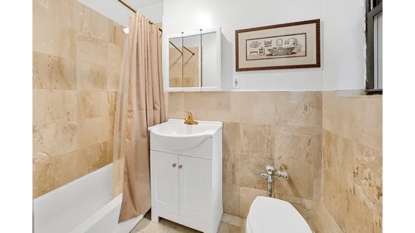 $335,000 | 142 East 49th Street, Unit 3D | Midtown East