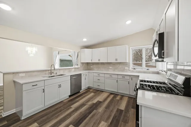 $2,700 | 246 Miller Avenue, DeKalb, IL 60115