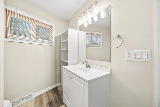 $2,700 | 246 Miller Avenue, DeKalb, IL 60115