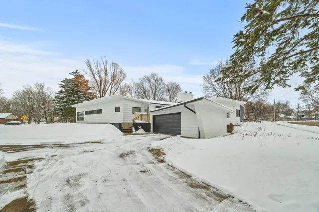 $2,700 | 246 Miller Avenue, DeKalb, IL 60115