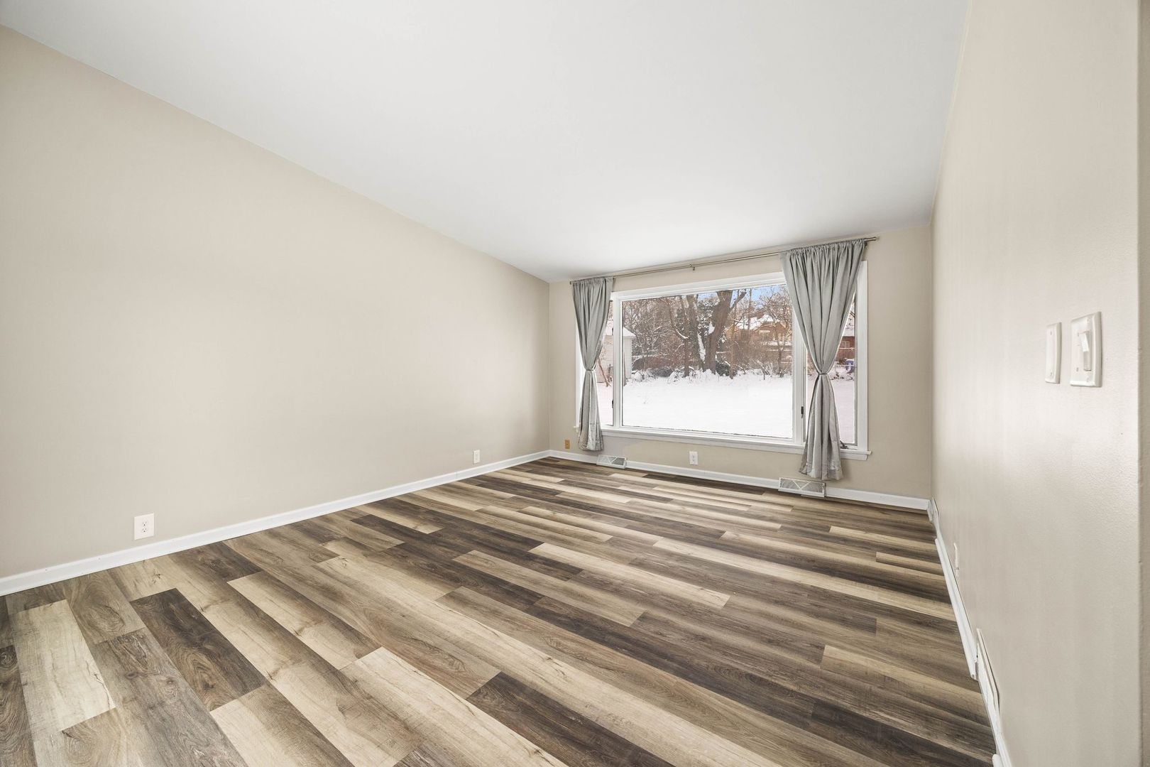 246 Miller Avenue DeKalb, IL 60115 - Photo 24 of 36 a view of empty room with window