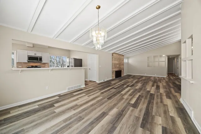 $2,700 | 246 Miller Avenue, DeKalb, IL 60115