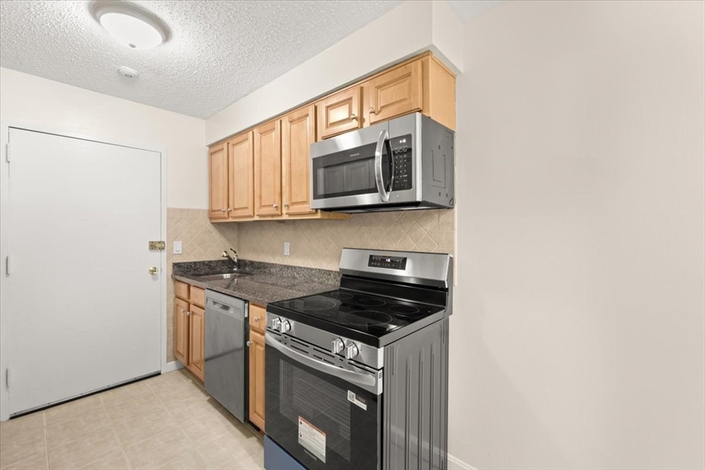 6 Dailey Street, Unit C Attleboro, MA 02703 - Photo 13 of 39