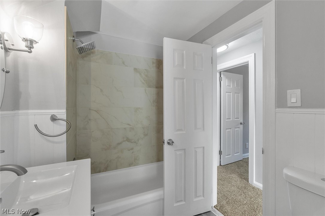 3738 Bainbridge Road Cleveland Heights, OH 44118 - Photo 15 of 31