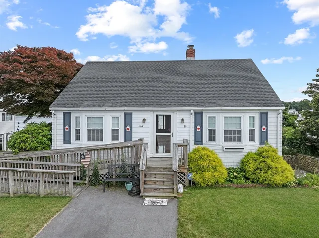 a view of a house with backyard and garden