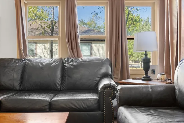 $207,000 | 751 North Burleson Street, Giddings, TX 78942