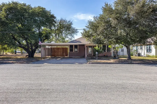 $207,000 | 751 North Burleson Street, Giddings, TX 78942