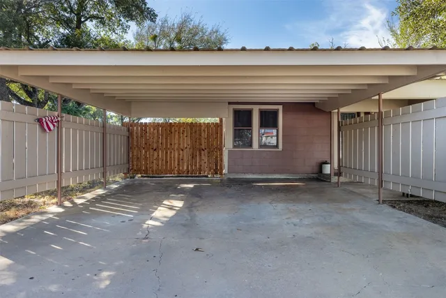 $207,000 | 751 North Burleson Street, Giddings, TX 78942