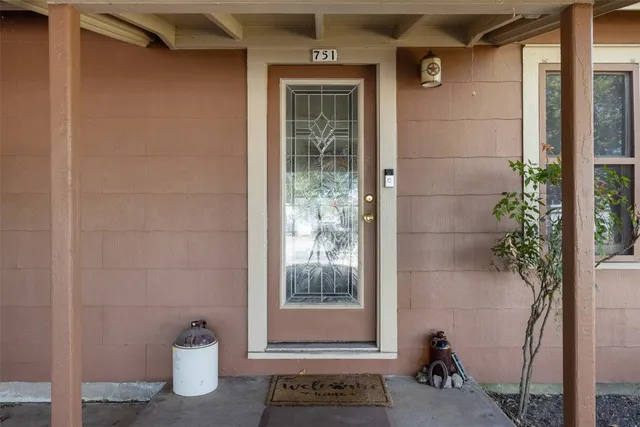 $207,000 | 751 North Burleson Street, Giddings, TX 78942