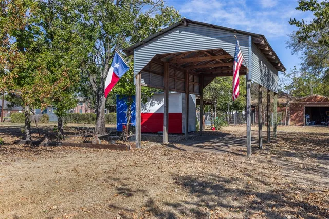 $207,000 | 751 North Burleson Street, Giddings, TX 78942