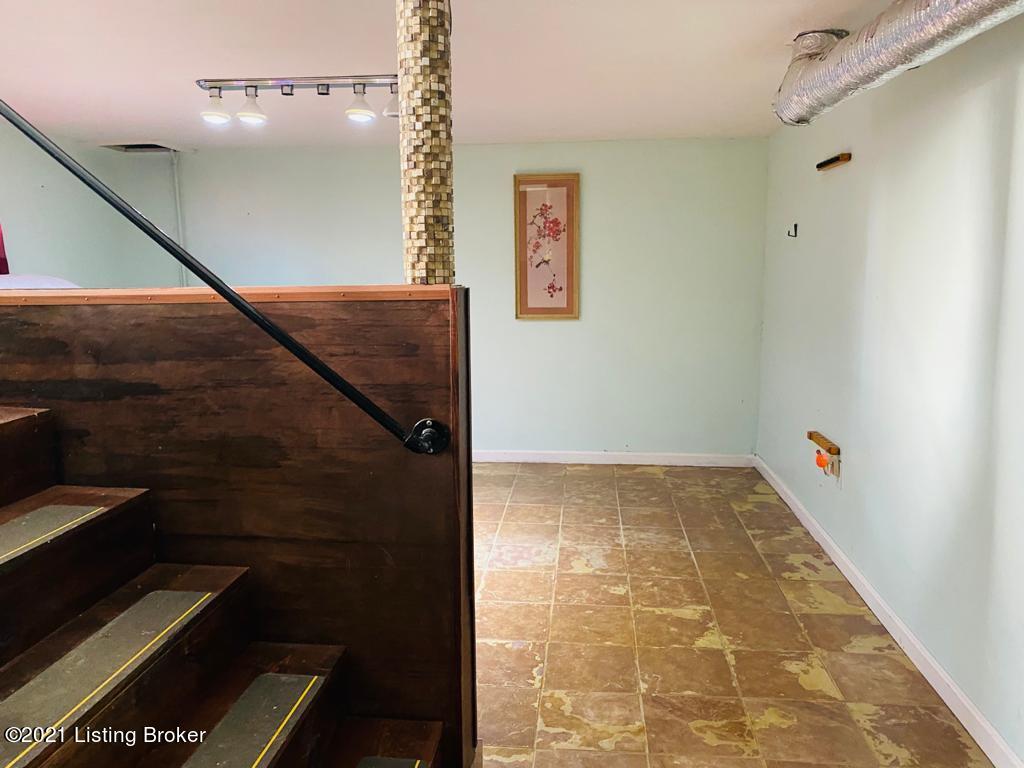 3324 Farnsley Road Louisville, KY 40216 - Photo 39 of 56 PHOTO-2021-05-07-17-15-45 - Copy (16)