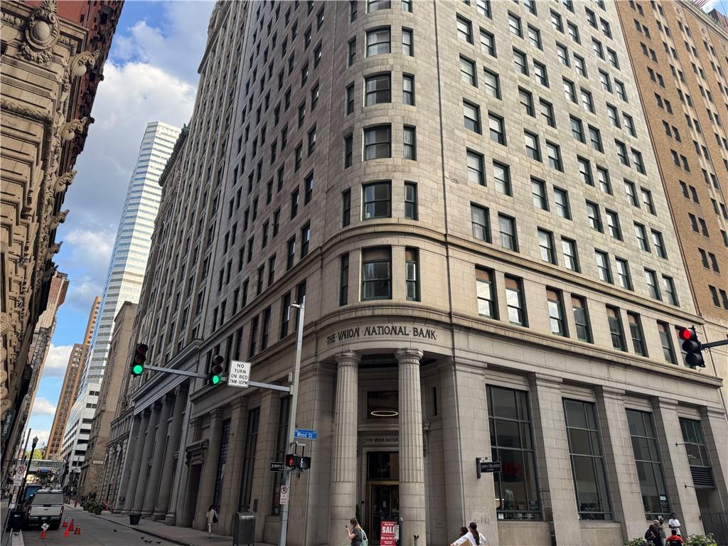 306 Fourth Avenue, Unit 1602 Pittsburgh, PA 15222 - Photo 2 of 31 front view of a building