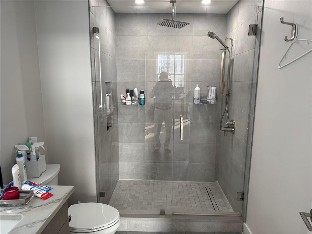 306 Fourth Avenue, Unit 1602 Pittsburgh, PA 15222 - Photo 26 of 31 a bathroom with a shower