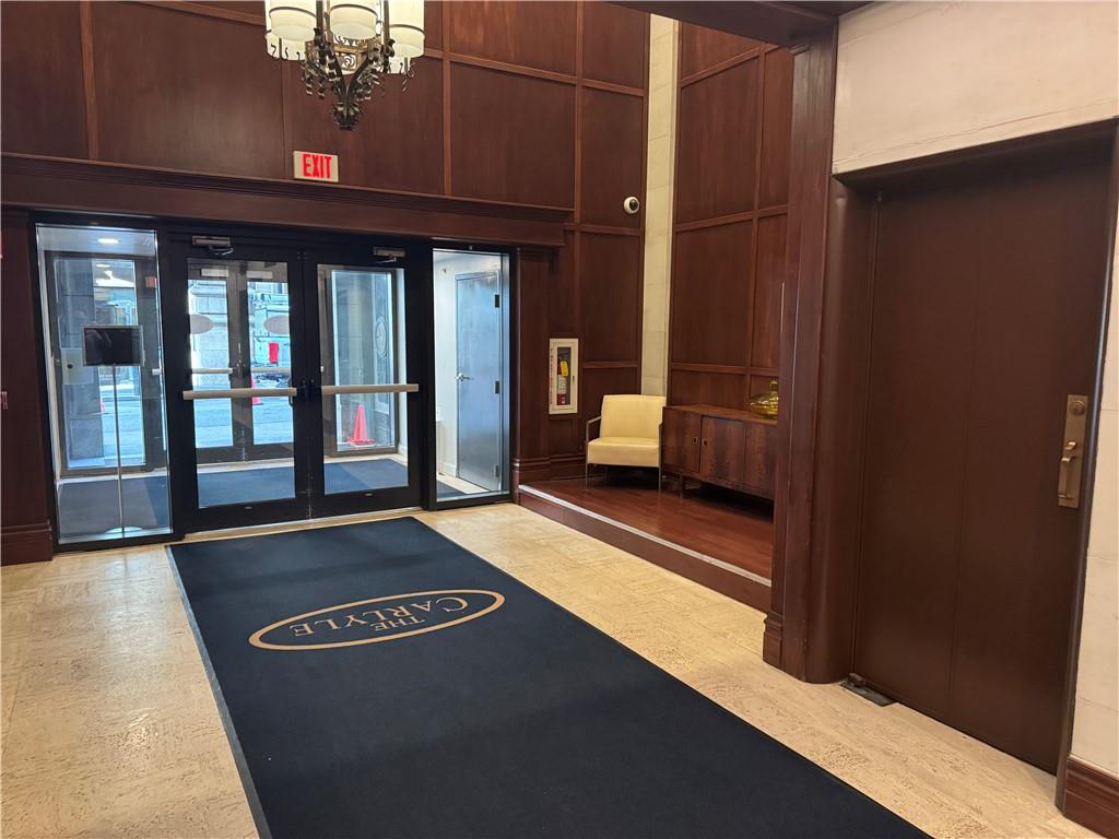 306 Fourth Avenue, Unit 1602 Pittsburgh, PA 15222 - Photo 4 of 31 a view of a hallway with a large mirror