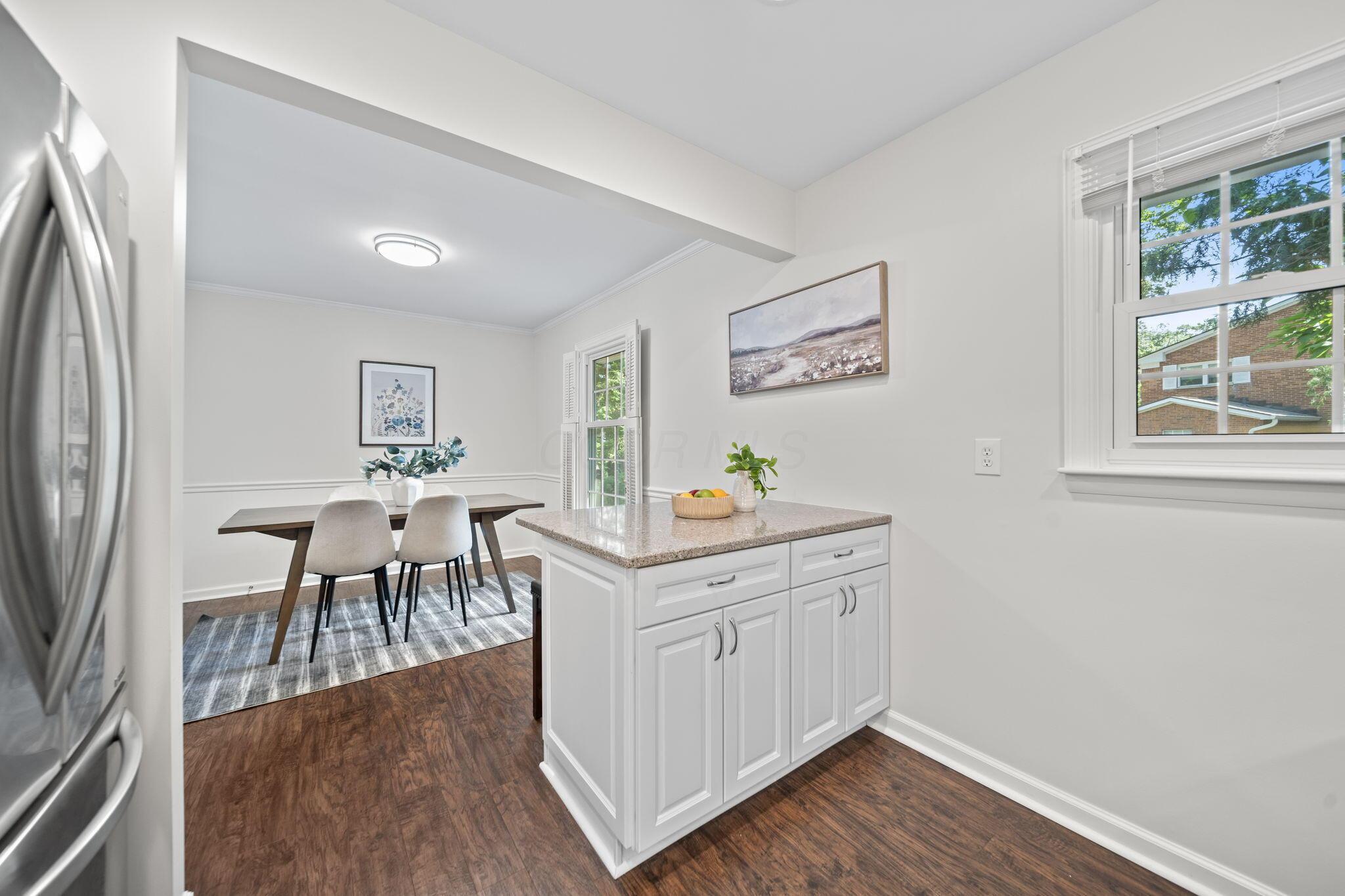 1631 Roxbury Road, Unit A1 Columbus, OH 43212 - Photo 9 of 26 Kitchen open to dining room
