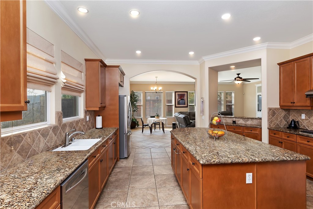 16696 South Peak Court Riverside, CA 92503 - Photo 14 of 61 Kitchen