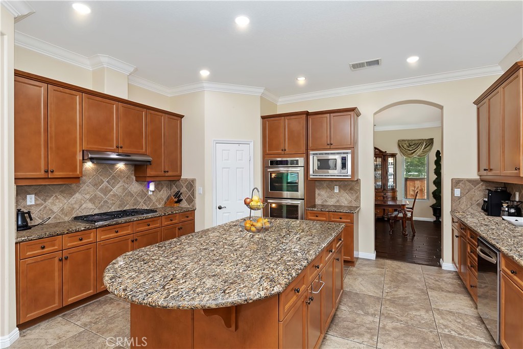 16696 South Peak Court Riverside, CA 92503 - Photo 15 of 61 Kitchen