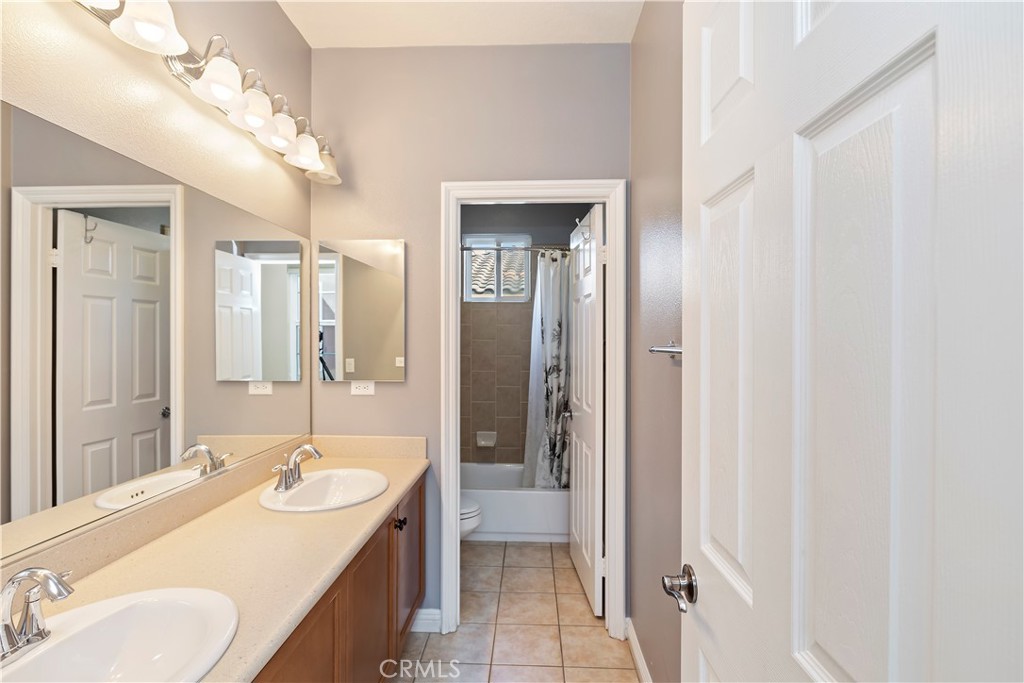 16696 South Peak Court Riverside, CA 92503 - Photo 27 of 61 Shared Bathroom