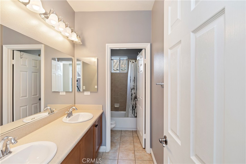 16696 South Peak Court Riverside, CA 92503 - Photo 27 of 61 Shared Bathroom